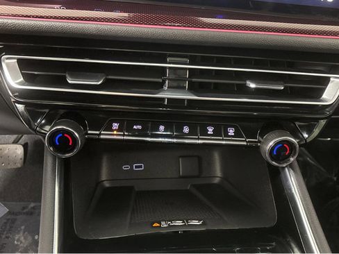 Used 2024 Chevrolet Traverse RS w/ LPO, Floor Liner Package image 30