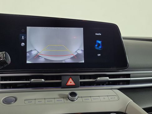 New 2025 Hyundai Elantra Limited image 14