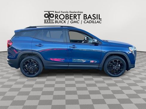 Used 2022 GMC Terrain SLE w/ Driver Convenience Package AWD/4WD image 9