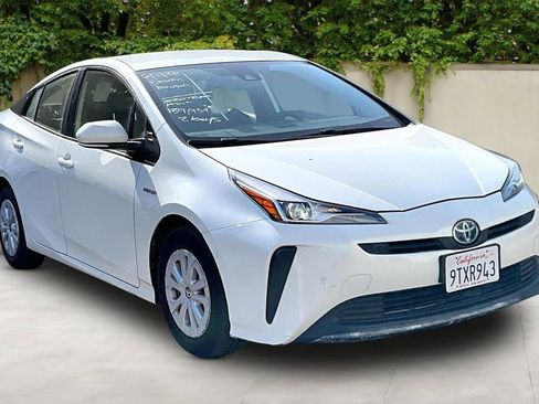 Used 2020 Toyota Prius LE FWD image 1
