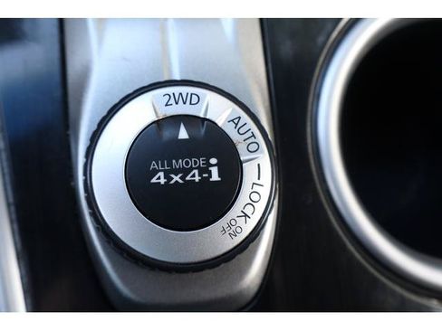 Used 2013 Nissan Pathfinder SV AWD/4WD image 14