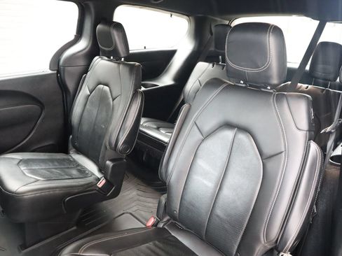 Used 2020 Chrysler Pacifica Touring-L AWD/4WD image 39