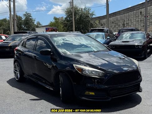 Used 2018 Ford Focus ST FWD image 8