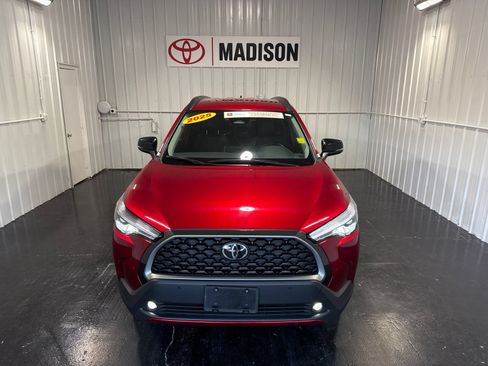 Used 2025 Toyota Corolla Cross XLE FWD image 5