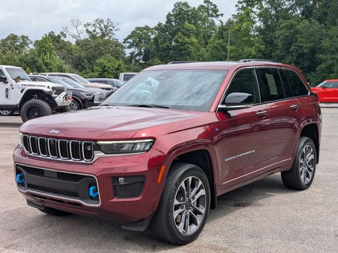 Used 2023 Jeep Grand Cherokee Overland w/ Advanced Protech Group III AWD/4WD image 5