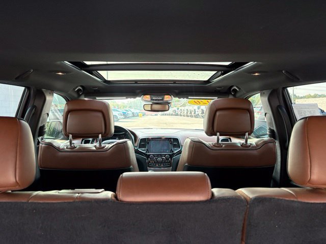 Used 2020 Jeep Grand Cherokee Overland AWD/4WD image 29