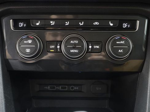 Used 2019 Volkswagen Tiguan SE AWD/4WD image 11