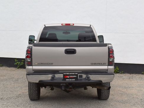 Used 2005 Chevrolet Silverado 2500 LT w/ Heavy-Duty Power Package AWD/4WD image 4