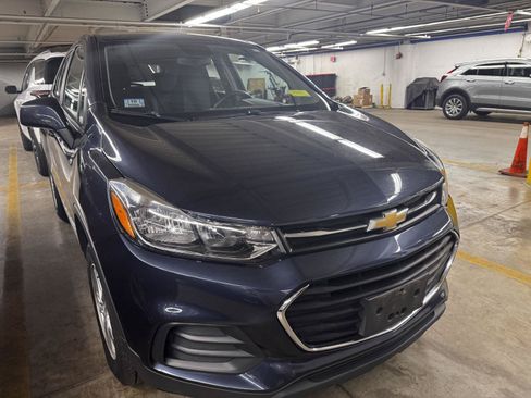 Used 2018 Chevrolet Trax LS AWD/4WD image 1