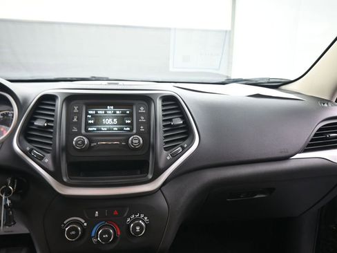 Used 2017 Jeep Cherokee Sport image 47