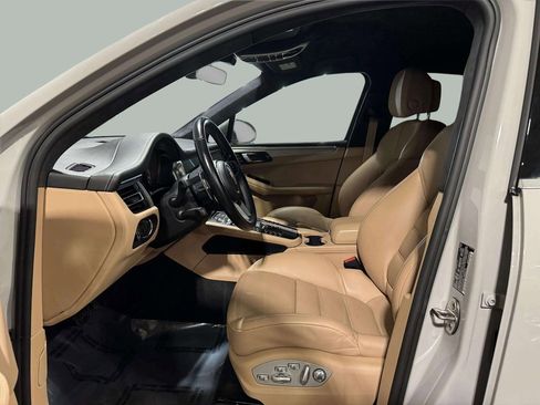 Used 2020 Porsche Macan Turbo image 5