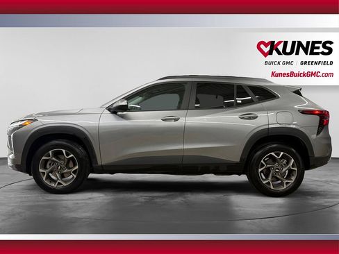Used 2025 Chevrolet Trax LT w/ LT Convenience Package FWD image 6