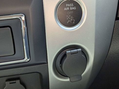 Used 2017 Nissan Titan SV image 24