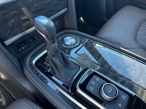 Used 2024 Nissan Armada Platinum w/ Captain's Chairs Package image 19