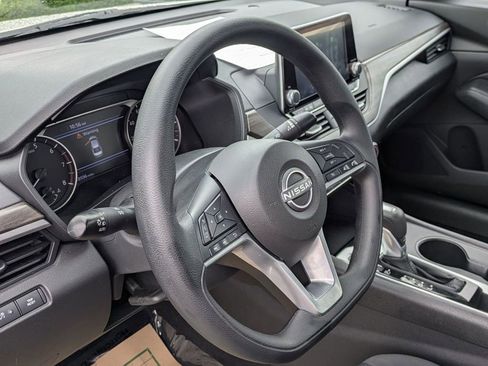 Used 2025 Nissan Altima 2.5 SV image 16