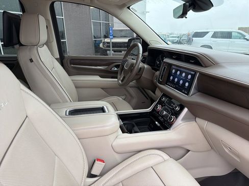 Used 2021 GMC Yukon Denali w/ Denali Premium Package image 32