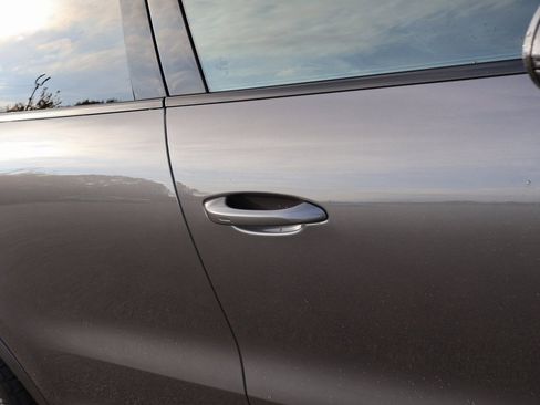 Used 2025 Porsche Cayenne Coupe image 16