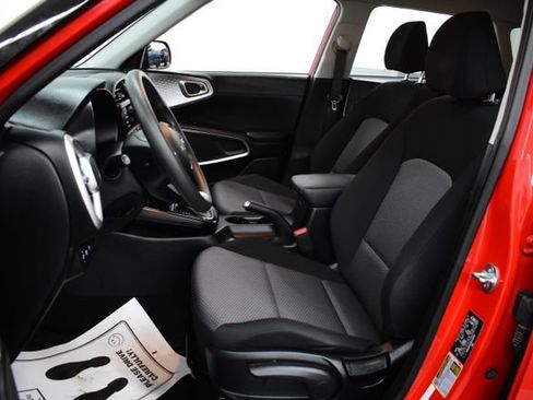 Used 2024 Kia Soul LX image 13