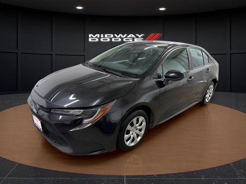 Used 2022 Toyota Corolla LE FWD image 2