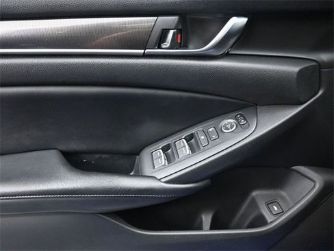 Used 2018 Honda Accord Sport image 25