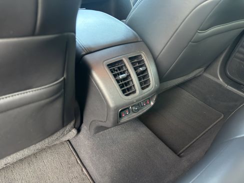 Used 2019 Ford Taurus Limited image 13