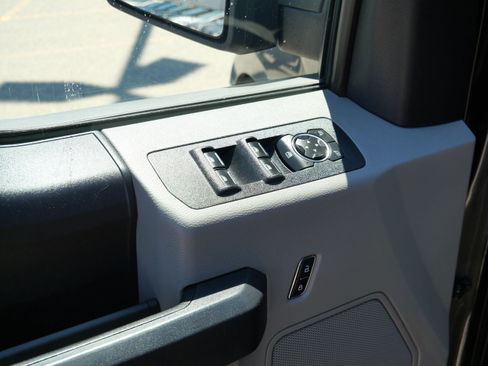 Used 2015 Ford F150 XL w/ Equipment Group 101A Mid AWD/4WD image 20