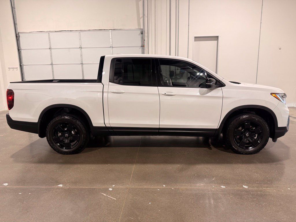 Used 2025 Honda Ridgeline Black Edition image 4