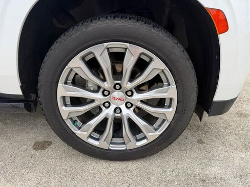 Used 2022 GMC Yukon XL Denali RWD image 9