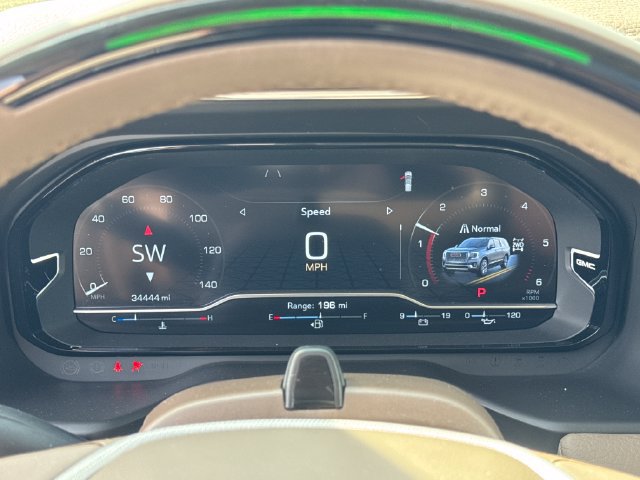 Used 2024 GMC Yukon Denali w/ Advanced Technology Package AWD/4WD image 19