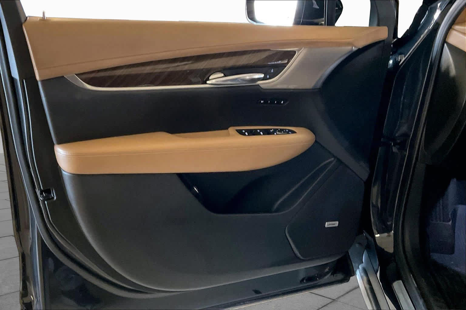 Used 2020 Cadillac XT6 Premium Luxury w/ Platinum Package FWD image 20