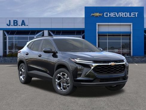 New 2026 Chevrolet Trax LT w/ Sunroof Package FWD image 7