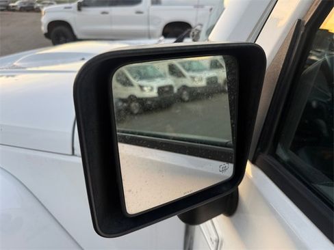 Used 2018 Jeep Wrangler Unlimited Sahara image 28