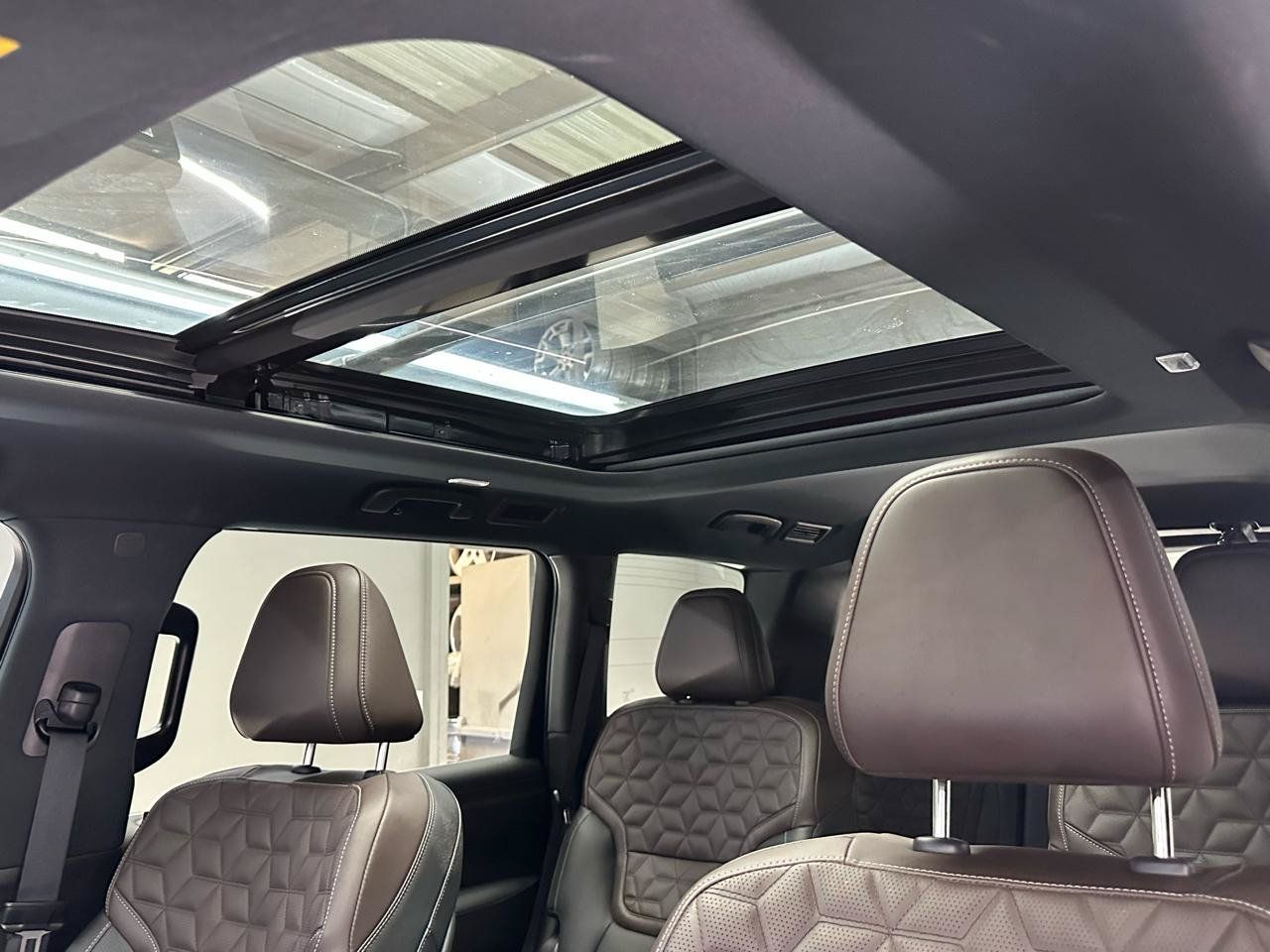 Used 2025 Nissan Armada Platinum w/ Convenience Package RWD image 30