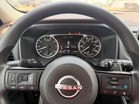 Certified 2022 Nissan Rogue SV FWD image 17