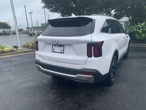 Used 2024 Kia Sorento S w/ Panoramic Sunroof Package FWD image 8
