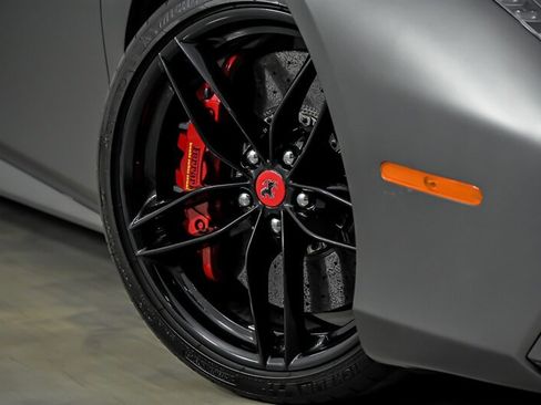 Used 2017 Ferrari 488 GTB RWD image 3