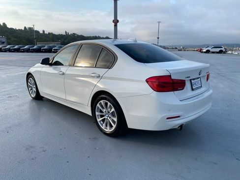 Used 2017 BMW 320i xDrive Sedan AWD/4WD image 6