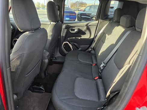 Used 2016 Jeep Renegade Latitude w/ Cold Weather Group FWD image 11