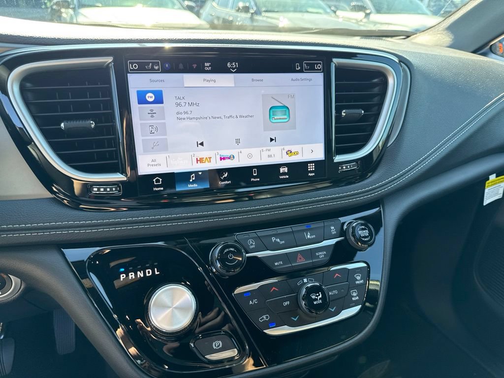 New 2027 Chrysler Pacifica Select FWD image 12