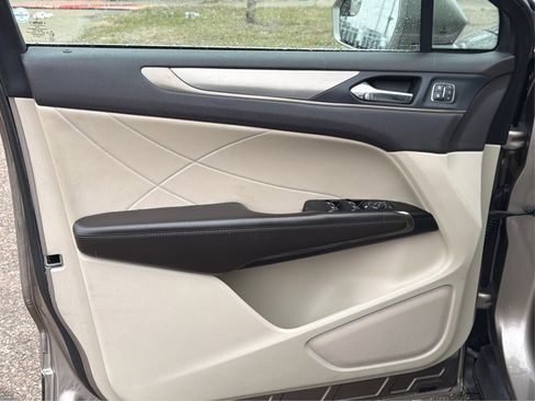 Used 2019 Lincoln MKC Premiere image 14