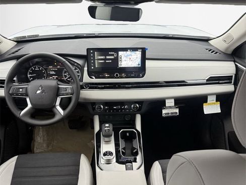 New 2025 Mitsubishi Outlander ES image 36