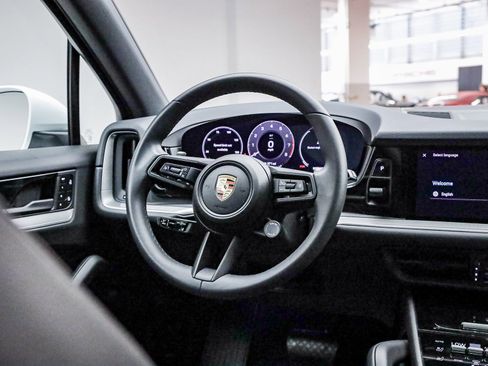 Certified 2025 Porsche Cayenne Premium Package plus image 19