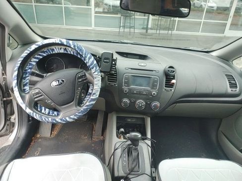 Used 2016 Kia Forte EX FWD image 6