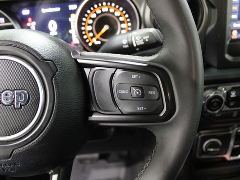 Used 2023 Jeep Gladiator Willys image 10