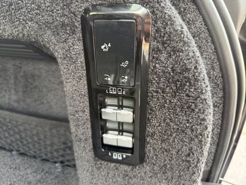 Used 2024 Land Rover Range Rover Long Wheelbase SE image 13