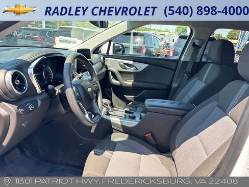 Used 2025 Chevrolet Blazer LT AWD/4WD image 3