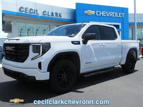 Used 2024 GMC Sierra 1500 Elevation AWD/4WD image 1