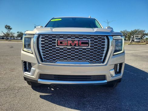 Used 2021 GMC Yukon Denali w/ Denali Premium Package image 3