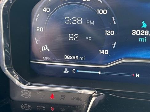 Used 2024 Chevrolet Silverado 2500 LT AWD/4WD image 4