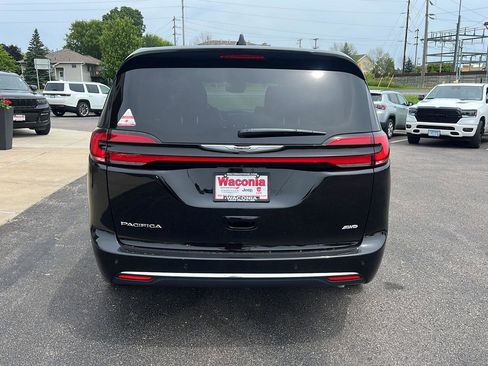 New 2025 Chrysler Pacifica Select AWD/4WD image 7